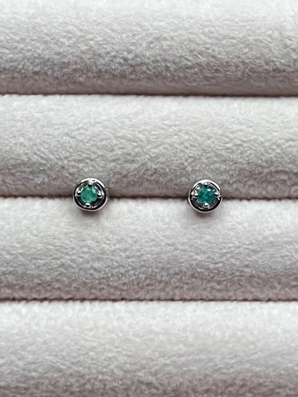 E093 | Natural Emerald Tiny Stud Earrings